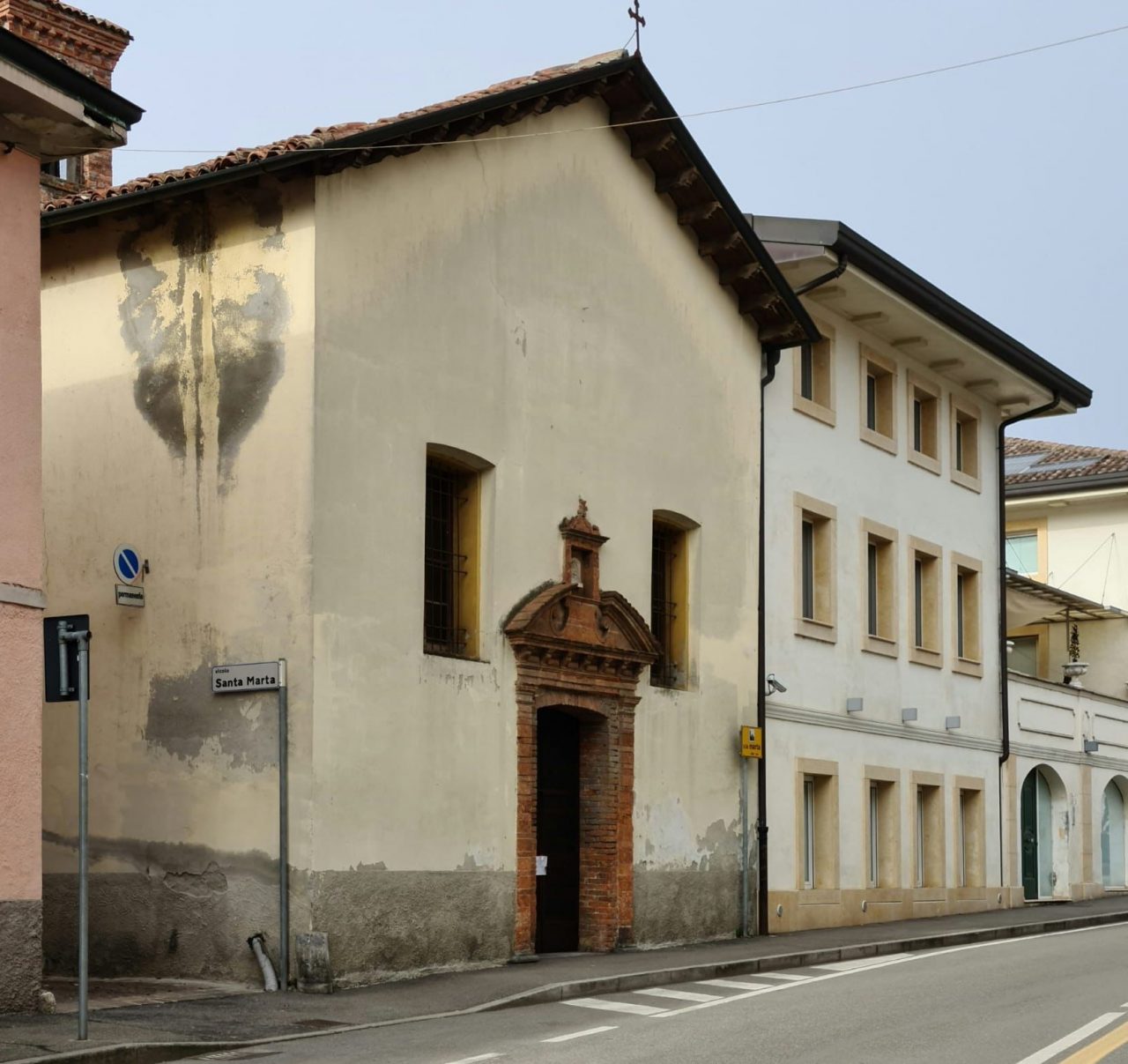 Piove in chiesa: Santa Marta chiude momentaneamente