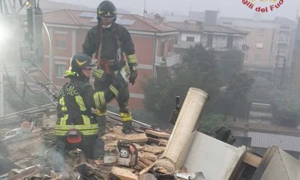 Brucia un tetto, paura a Verdello e pompieri al lavoro