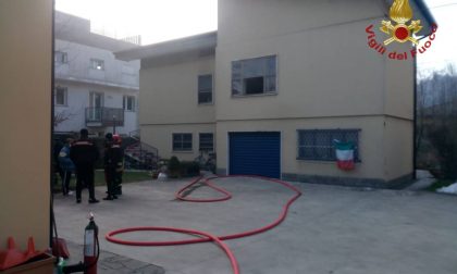 Incendio in appartamento, i Vigili spengono le fiamme