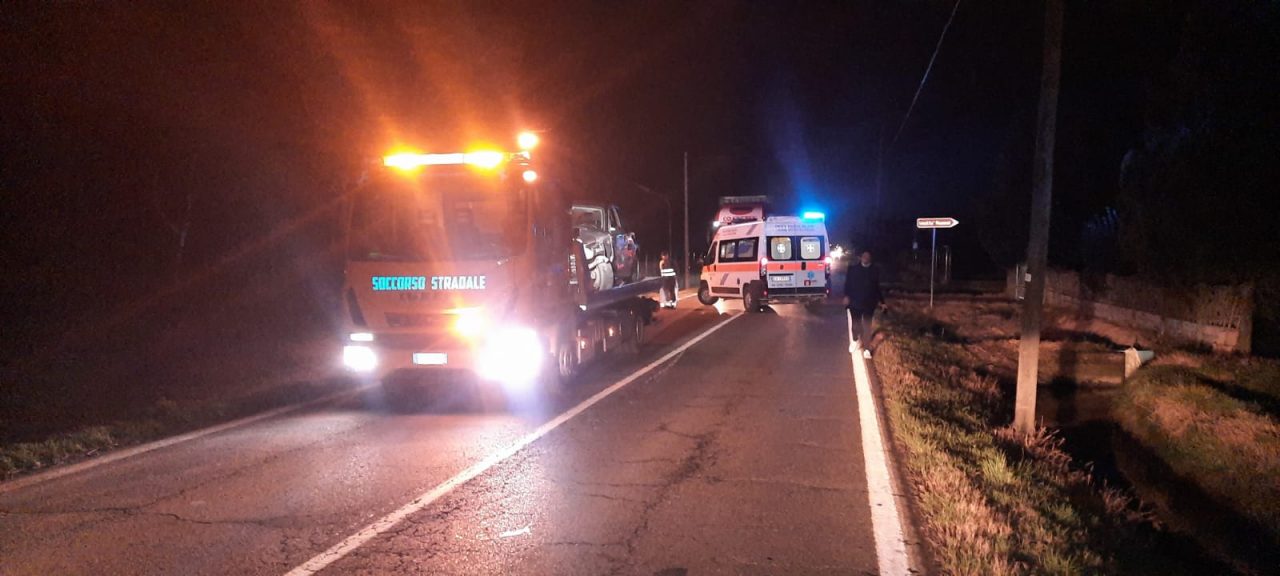 Schianto frontale sulla Sp 90, due auto coinvolte