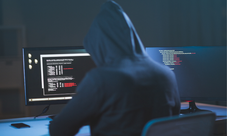 Hacker all’assemblea sindacale, bestemmie e slogan fascisti: scatta la denuncia alla Polizia postale