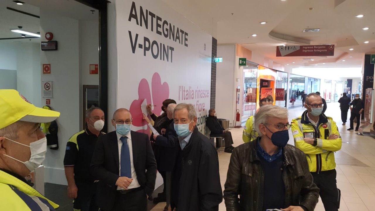Dentro il centro vaccinale di Antegnate: così la Bassa si libererà dal Covid-19. Boom di prenotazioni