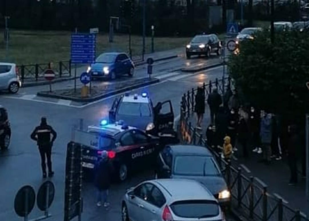 Fugge all’alt dei carabinieri: inseguito e arrestato