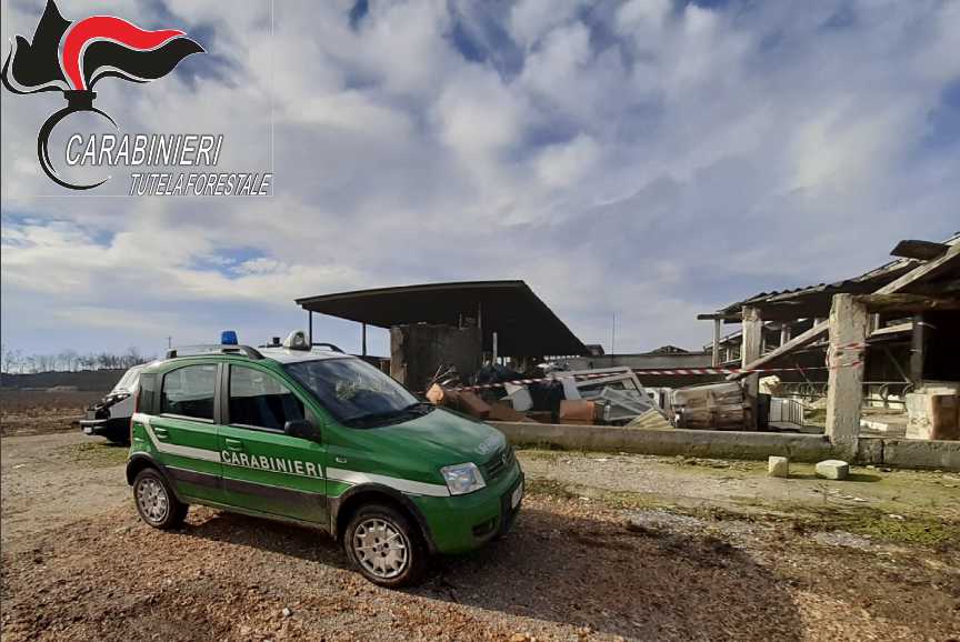 Discarica abusiva in campagna, cinque denunciati