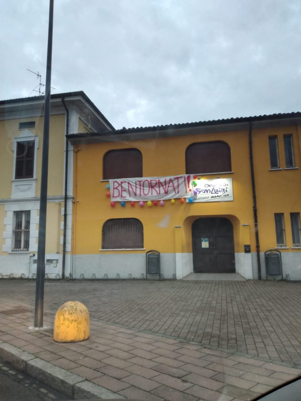 Finalmente a casa, il don e i ragazzi sono tornati dal Brasile