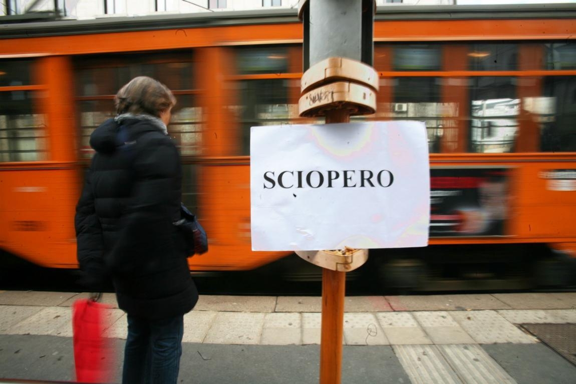 Domenica di sciopero, fermi i treni regionali in tutta Lombardia