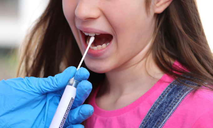 Meno di mille positivi a scuola, scende il numero di classi in quarantena