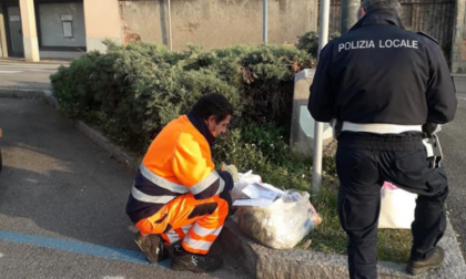 Ancora rifiuti abbandonati in strada, tre identificati e multati