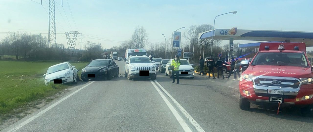Incidente a Osio Sotto, quattro veicoli coinvolti e due feriti