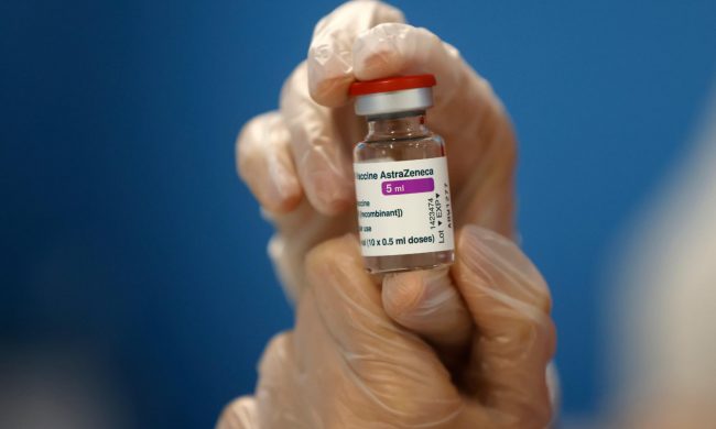 AstraZeneca, oggi alle 15 si riparte con la campagna