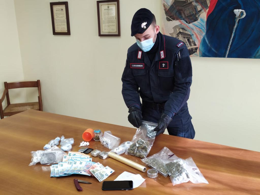 Spacciatore “beccato” a cedere dosi di stupefacenti, nei guai un 34enne pregiudicato