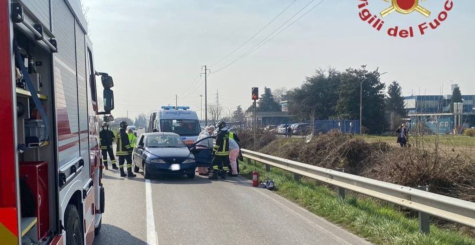 Schianto a Comun Nuovo, intervengono i Vigili del fuoco