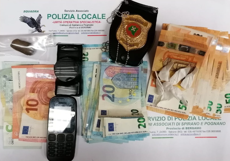 Fugge dalla Locale, in auto soldi e droga: denunciato