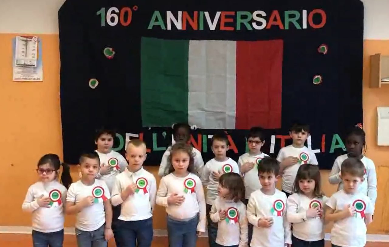 Il video dei bimbi della scuola dell’infanzia che cantano l’Inno di Mameli (tutto quanto)