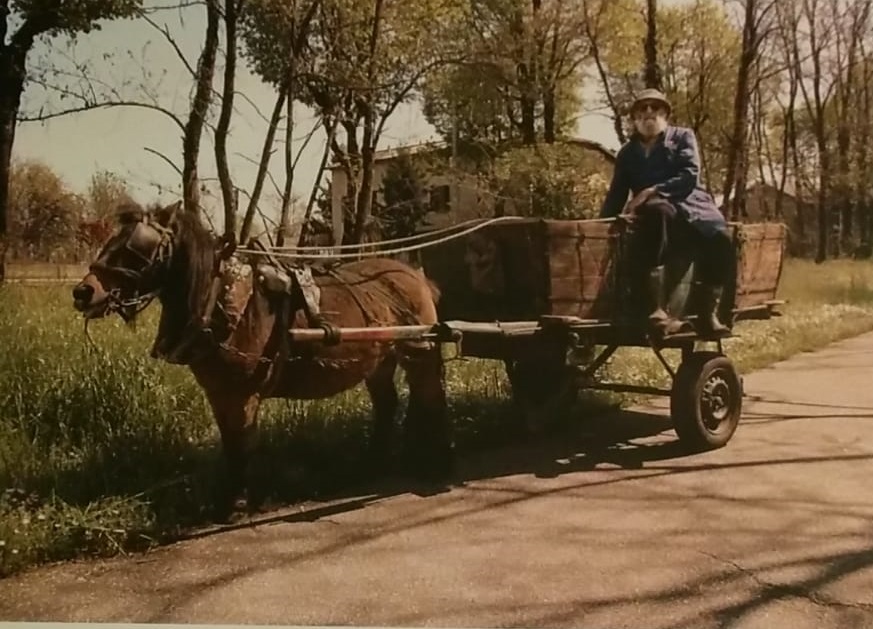 Addio al babbo Natale Aurelio Cremascoli, col cavallino e il carretto incantava i bambini