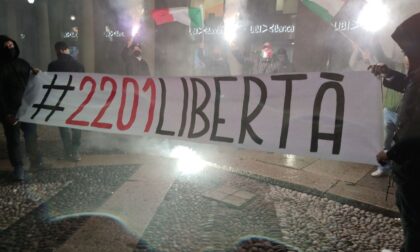 CasaPound in protesta a Bergamo contro il coprifuoco alle 22