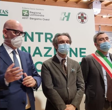 Il dg Peter Assembergs con Fontana