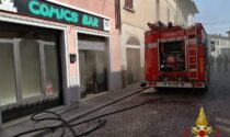 Incendio al bar, arrivano i Vigili del fuoco