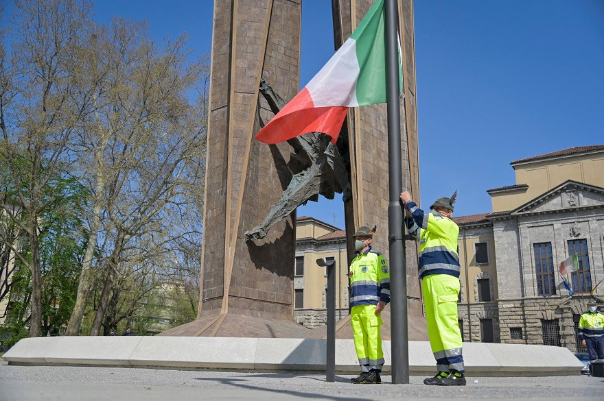 La visita a Bergamo di Fontana (3)