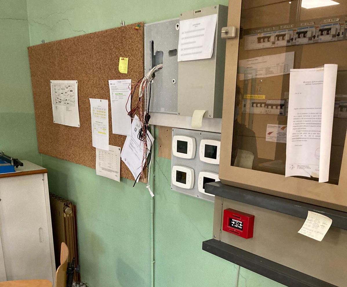 Furto a scuola, rubati una trentina di Pc e tablet