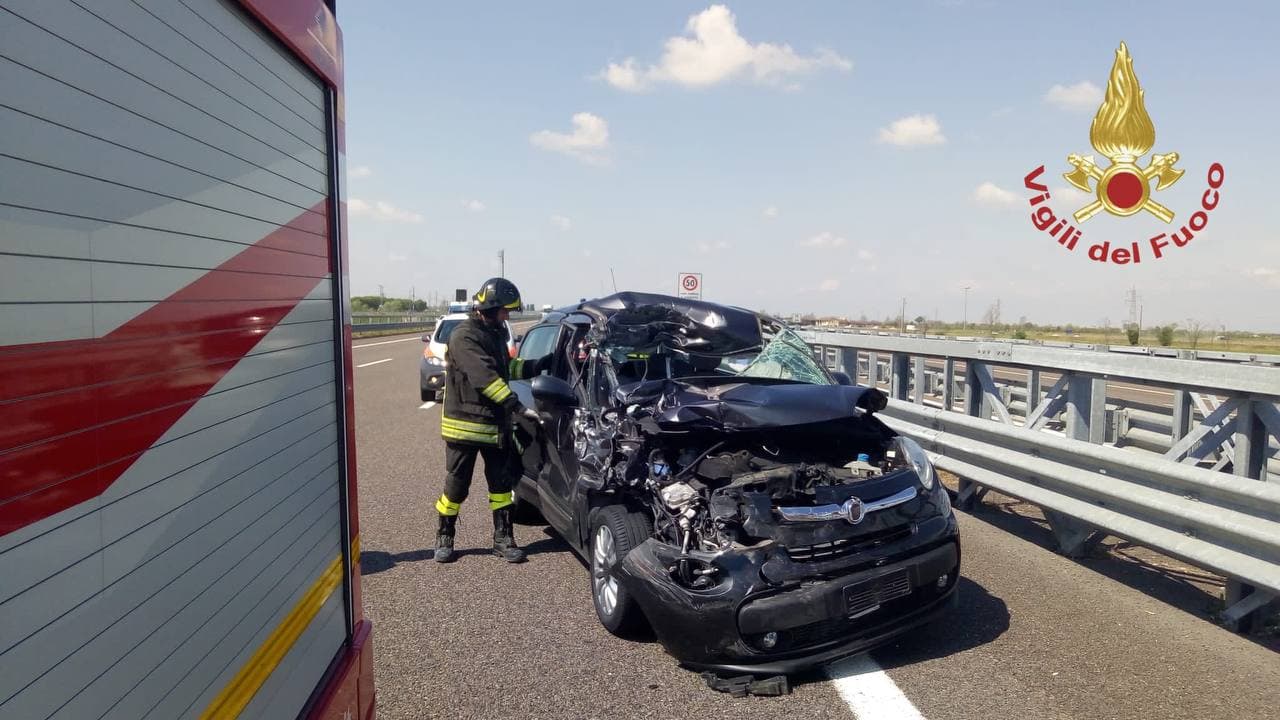 Contro un camion in Brebemi: ferito automobilista