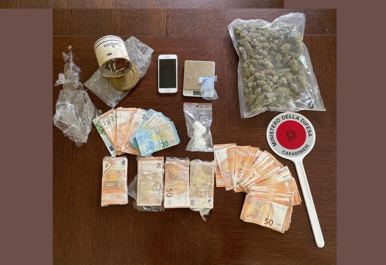 Ancora droga: sequestrati cocaina, marijuana e 26mila euro in contanti