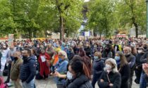 "No paura day", in 600 a Bergamo cantando "la pandemia è una fesseria"