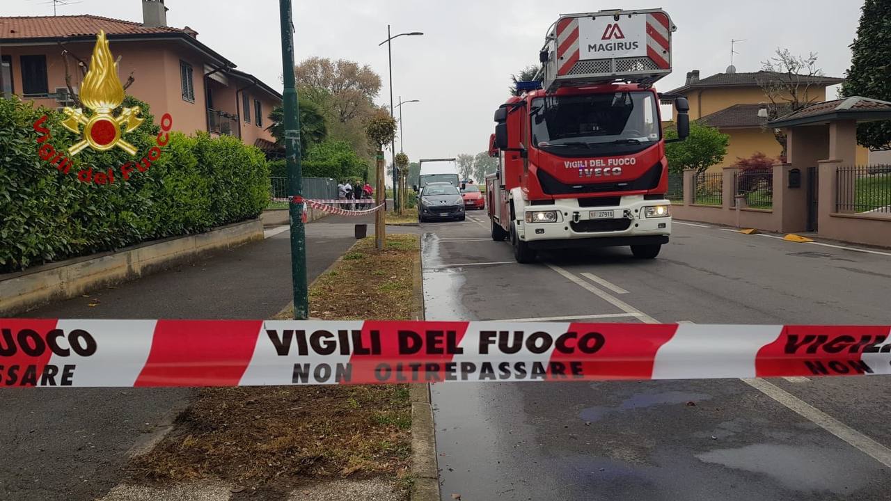 S’incendia la stufa, Vigili del fuoco in azione a Cavernago