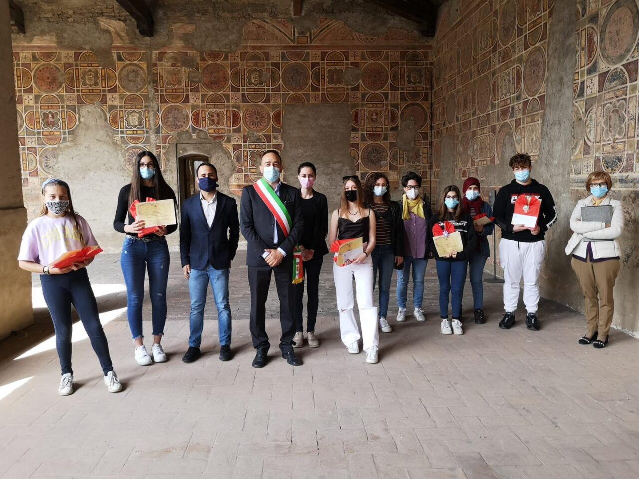 Borse di studio comunali, premiati sei studenti