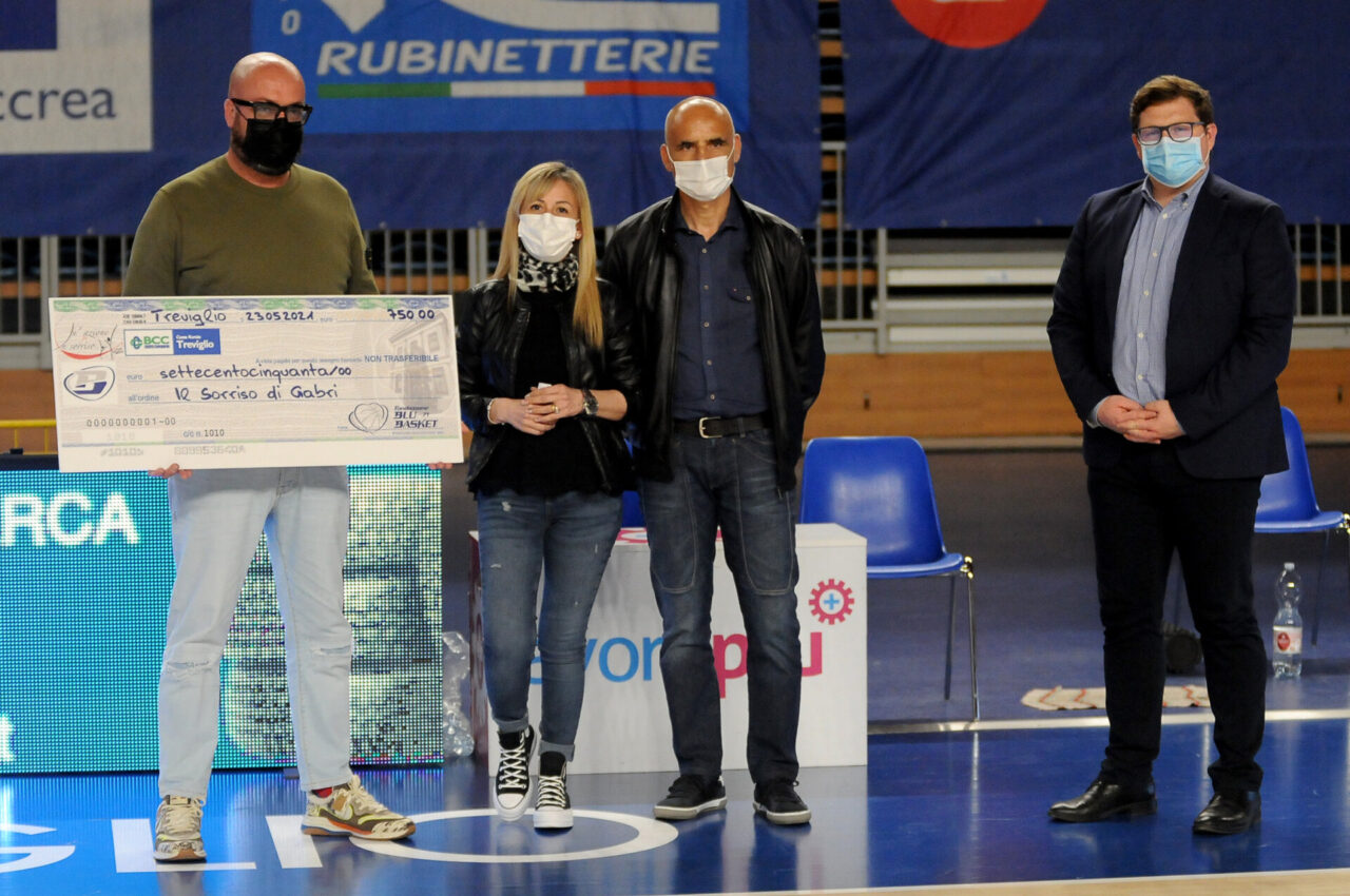 Fondazione Blu Basket, i fondi dell’asta ai genitori di Gabriele Raffa