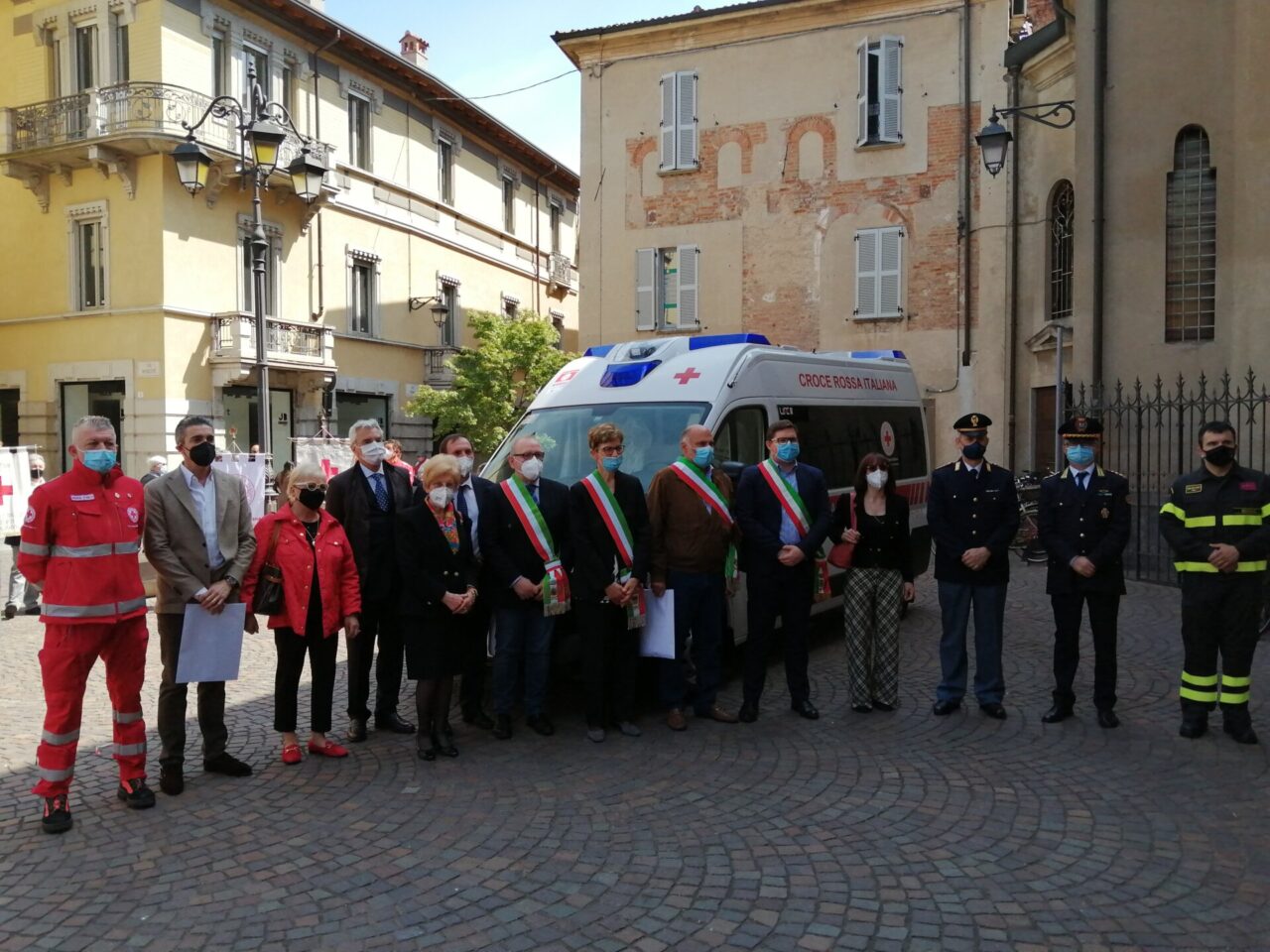Il “Comitato di Treviglio e Gera d’Adda” dona una nuova ambulanza alla Croce rossa