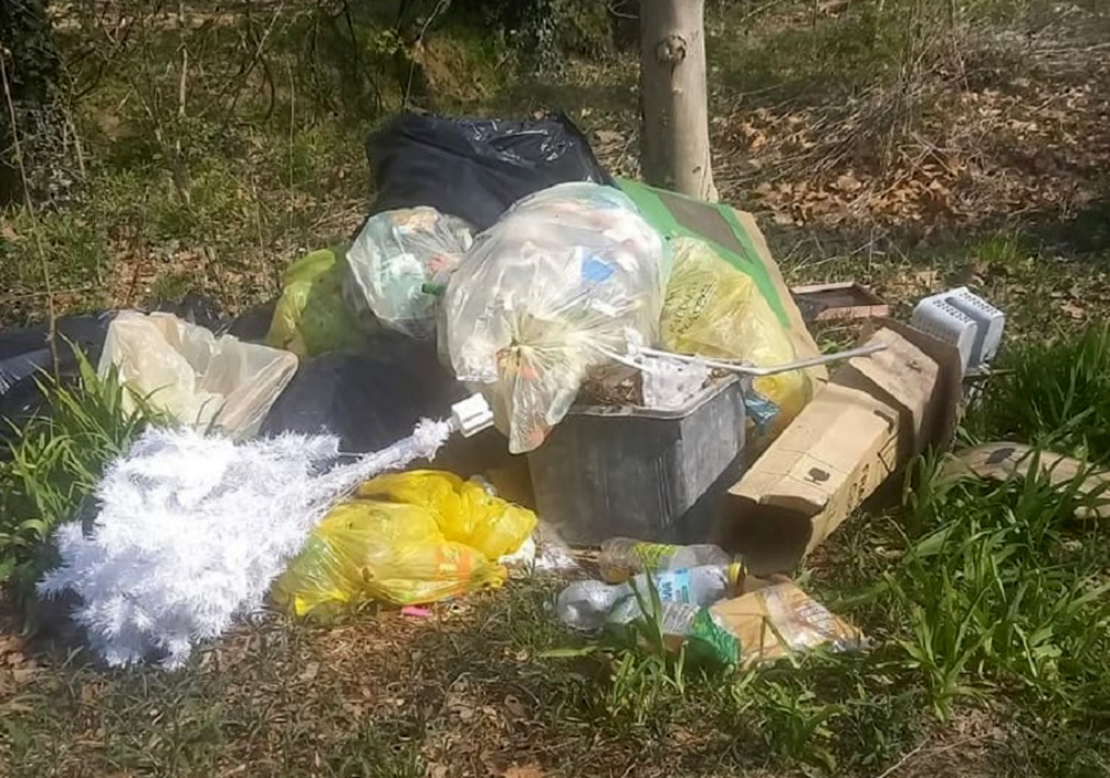 Rifiuti abbandonati nel Parco del Serio, multato il responsabile