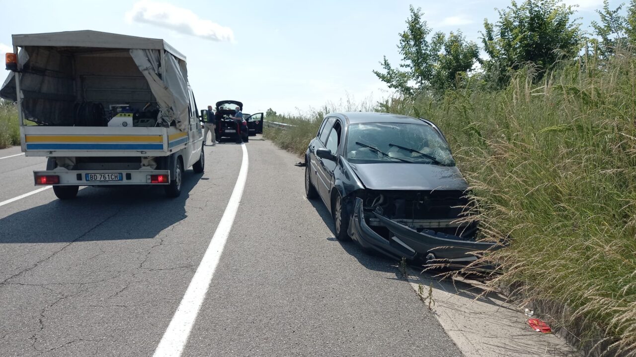 Schianto in via Gaspare Orsi, tre feriti trasportati in ospedale
