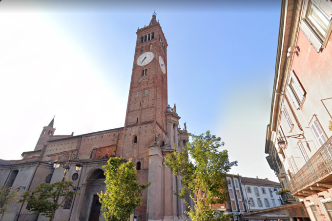 Il campanile s’illumina di blu per difendere i diritti dei bambini