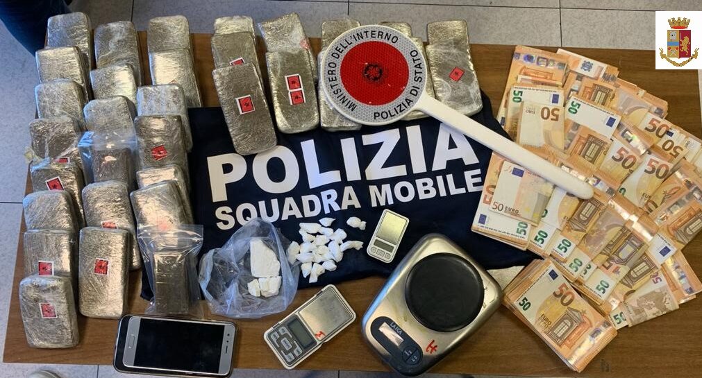In casa 3 chili di droga e 26mila euro: arrestato 32enne ad Arcene