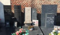 Ladri di bronzo rubano statue al cimitero: sparito anche un mezzobusto di Gesù