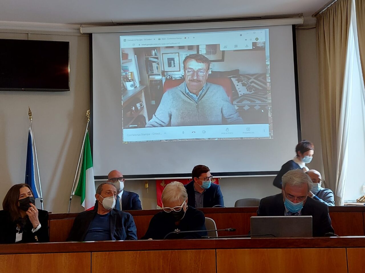 Giacomo Poretti “regala” uno spettacolo a infermieri e medici