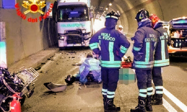 Schianto in galleria, c’è un morto