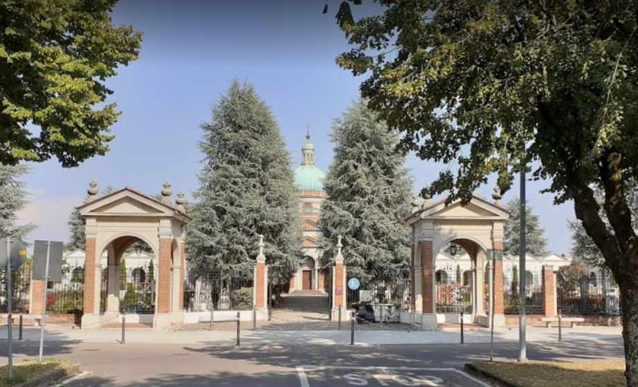 Svaligiava le auto in sosta nei parcheggi dei cimiteri: denunciato a piede libero