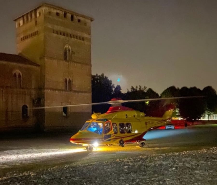 Precipita dal balcone al secondo piano, ricoverato all’ospedale di Pavia