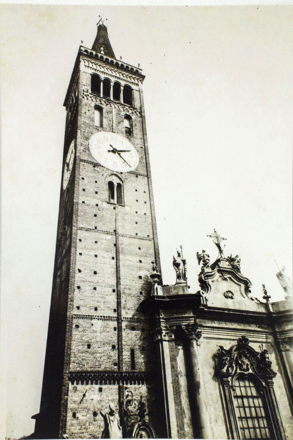49260960_rsz_campanile basilica