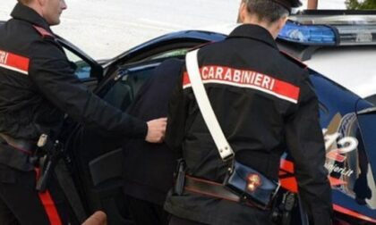 Idraulico 26enne litiga con la madre e si allontana di casa. I carabinieri scoprono 1,5 kg di hashish nel suo armadio