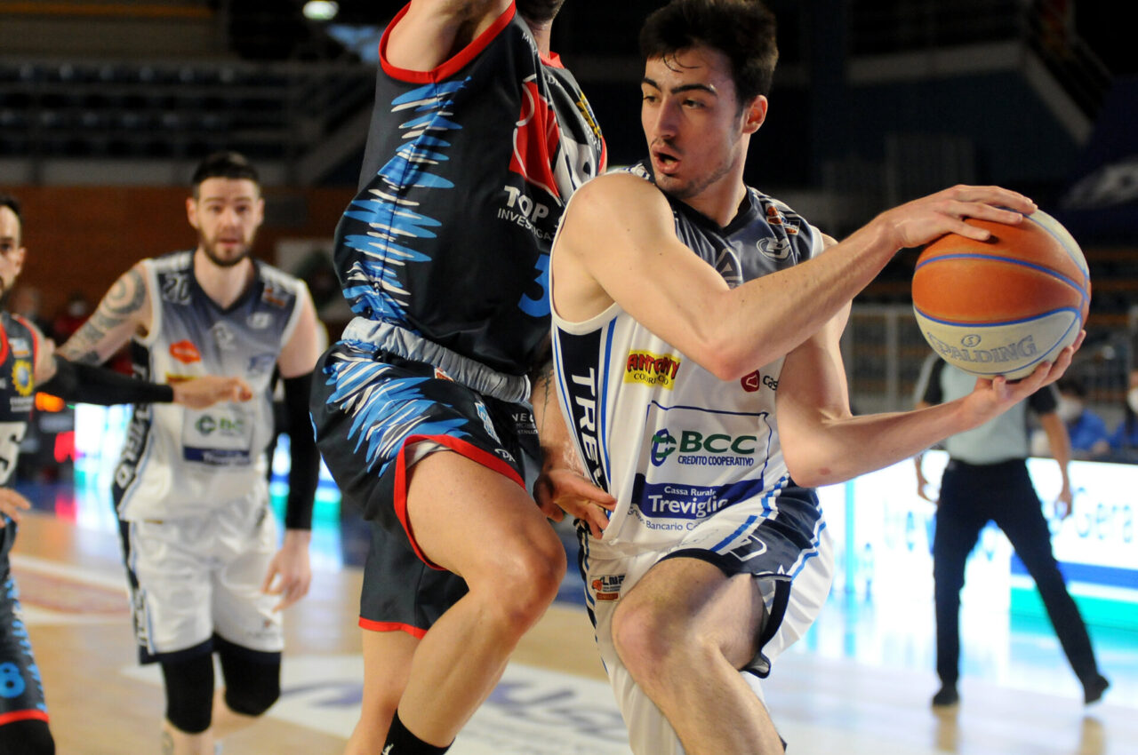 Gruppo Mascio, torna in biancoblu il play Matteo Bogliardi