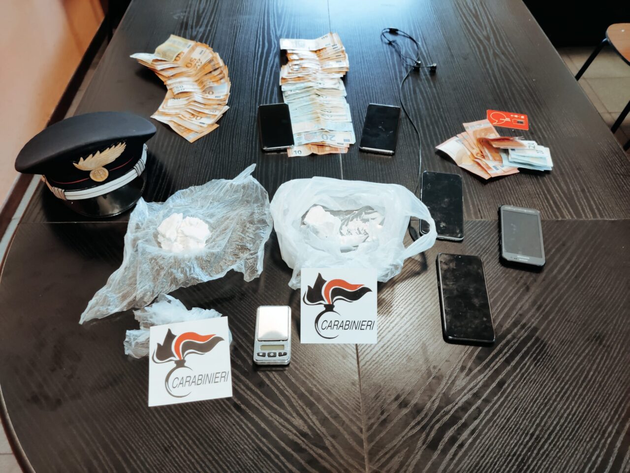 Movimenti sospetti in casa: arrestato per spaccio