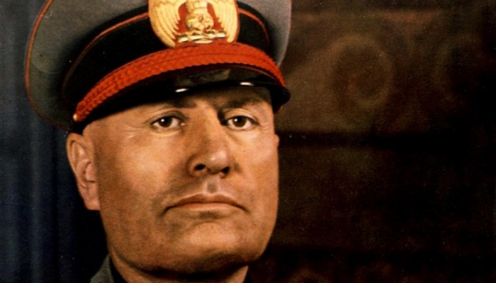 “Togliamo la cittadinanza onoraria a Benito Mussolini”