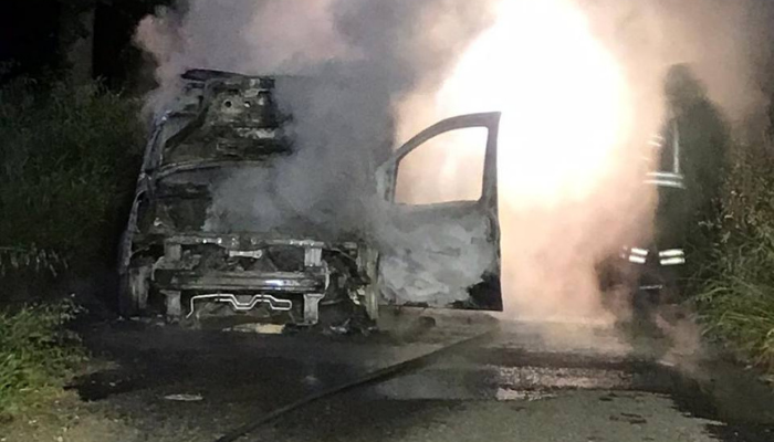 Esplode la tanica di benzina, 19enne lotta tra la vita e la morte