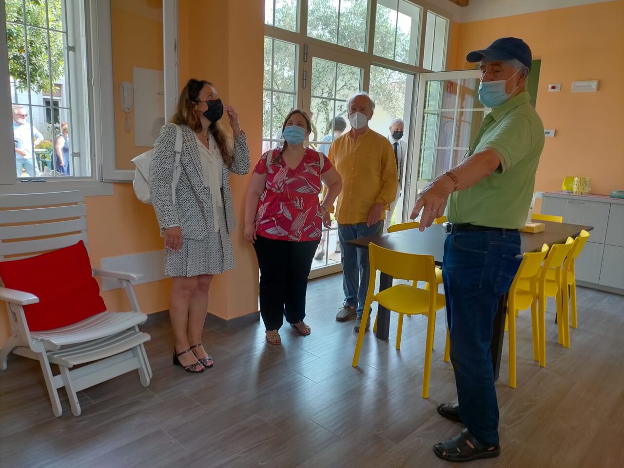 Regione in visita all’appartamento di “Camminiamo insieme”, ma il sindaco non è stato invitato