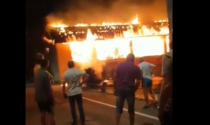 Castel Cerreto, i video del devastante incendio di stanotte