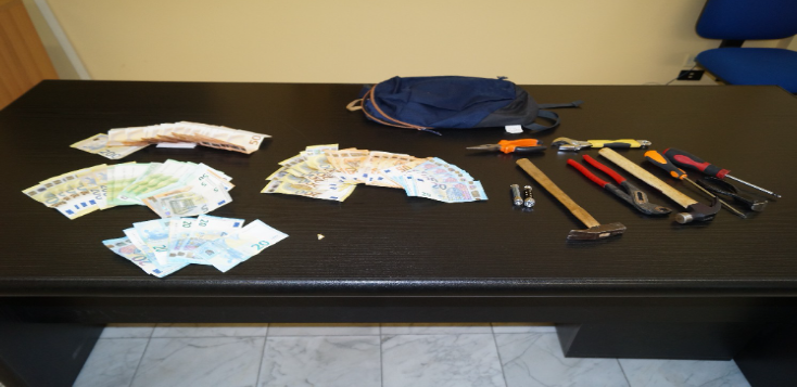Avevano messo a segno 47 furti in appartamento, tra gli arrestati anche un ex poliziotto