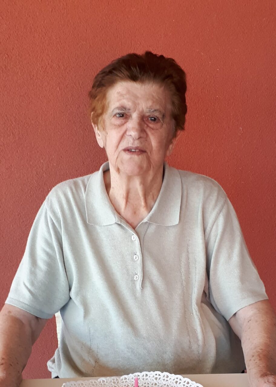 Addio alla storica custode delle scuole Mozzi Angela Ravasi